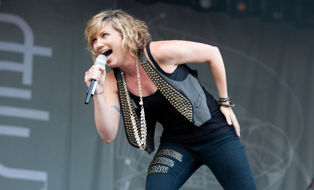 Jennifer Nettles: Vocalist in the group 'Sugarland.'
